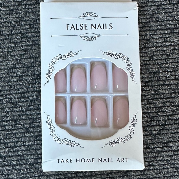 n/a Other - 5/25✨gold tip press on nails